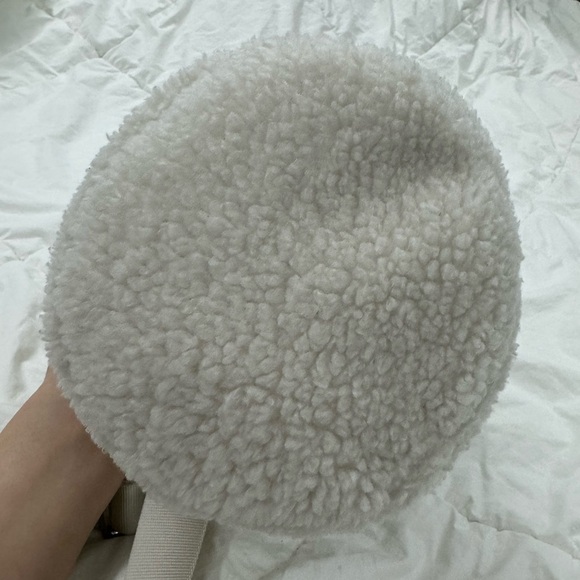 Lululemon Fleece Bucket Bag - Picture 4 of 6